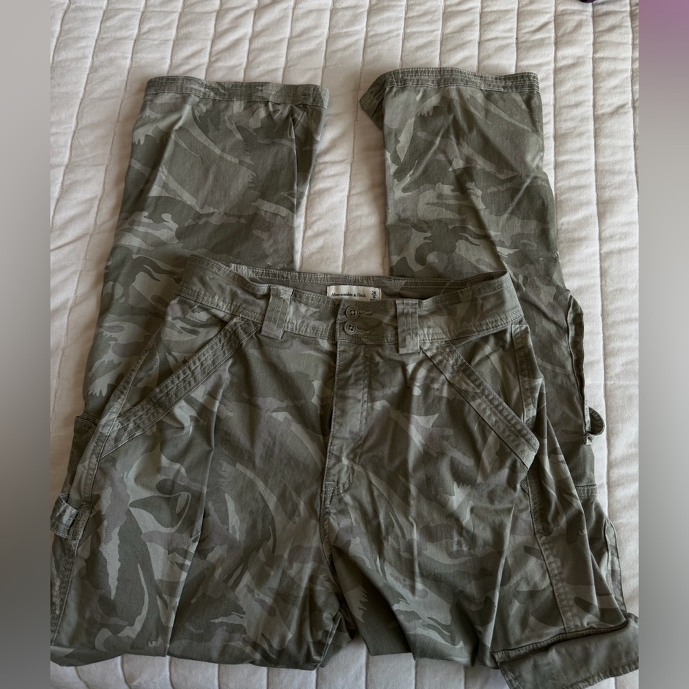 Women’s Abercrombie camo pants